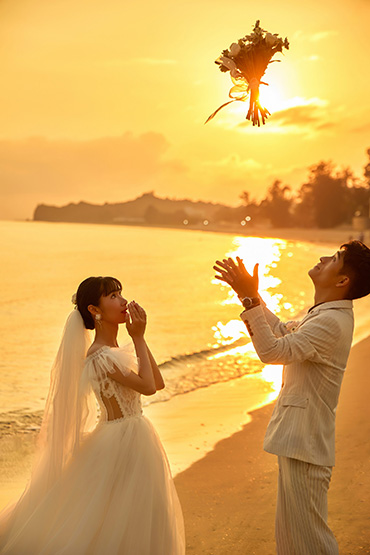 【客片｜海景夕阳﹡海边夜景﹡草坪赫本﹡极简简约﹡光影婚纱照】